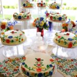 A table with a bunch of Quinceanera cakes, pasteles mexicanos de boda Cake