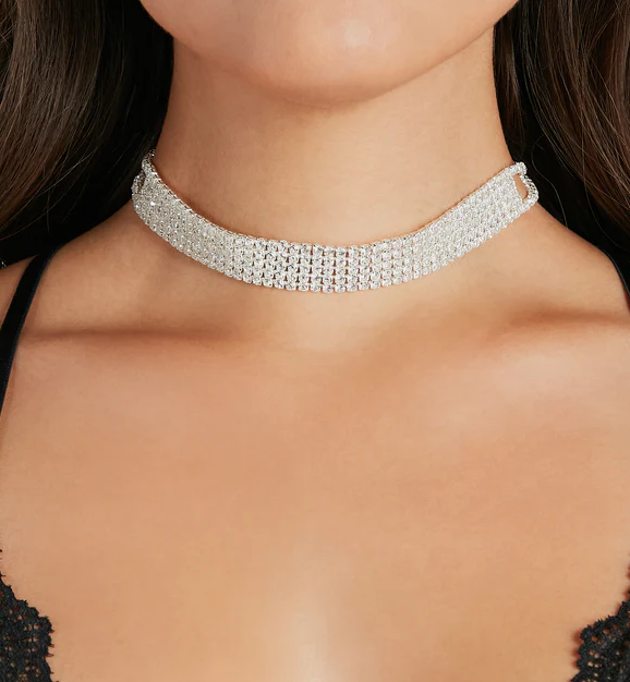 A close up of a woman wearing a choke necklace for Quinceanera