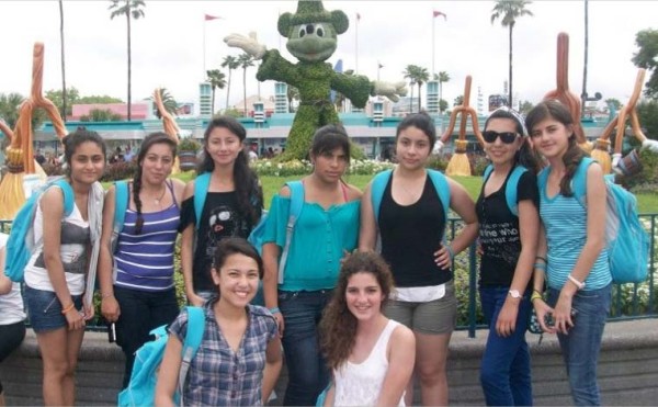 quinceañeras_magic_kingdom_disney