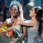 Quinceanera image of Miss Univers 2011, Leila Lopes, holding a bunch of flowers while wearing a beautiful dress.