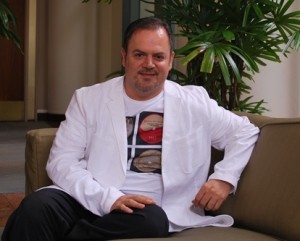 A Quinceanera entrepreneur, Alberto Rodríguez Rodríguez, sitting on a couch in a living room