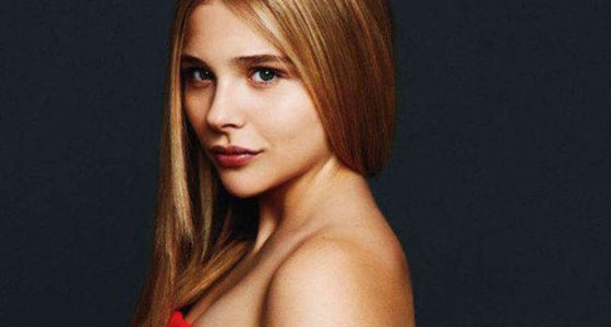 Chloë Grace Moretz, a woman in a red dress posing for a picture at a Quinceanera event