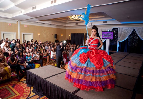 Vestido rojo de Raul Corona
