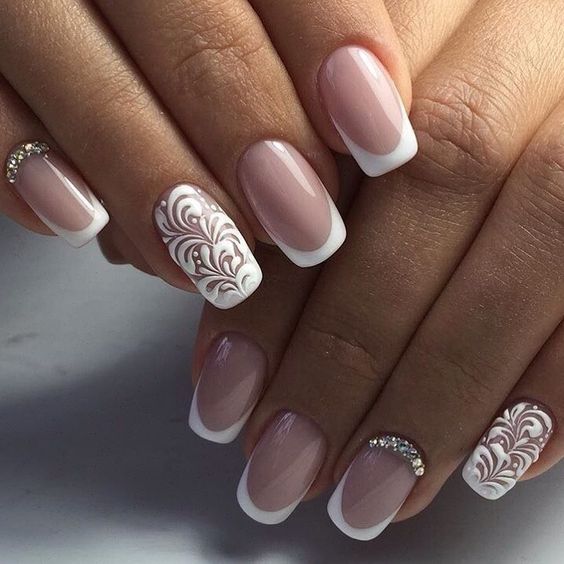 A Quinceanera themed image featuring a woman's hands with a white and pink manicure, showcasing a beautiful prancuzas manikiuras nail art design.