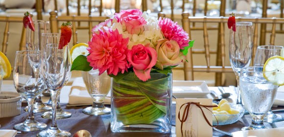 Don’t overspend! Save on your Centerpieces in Three Easy Steps