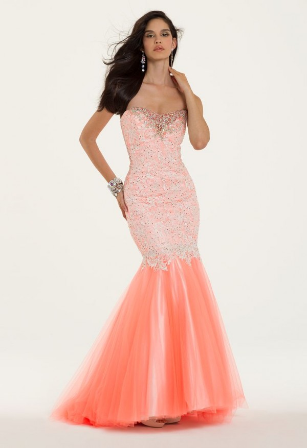 Vestido trompeta durazno de Camile La Vie