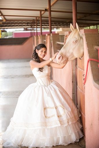 Country Chique Quinceanera Photo Shoot