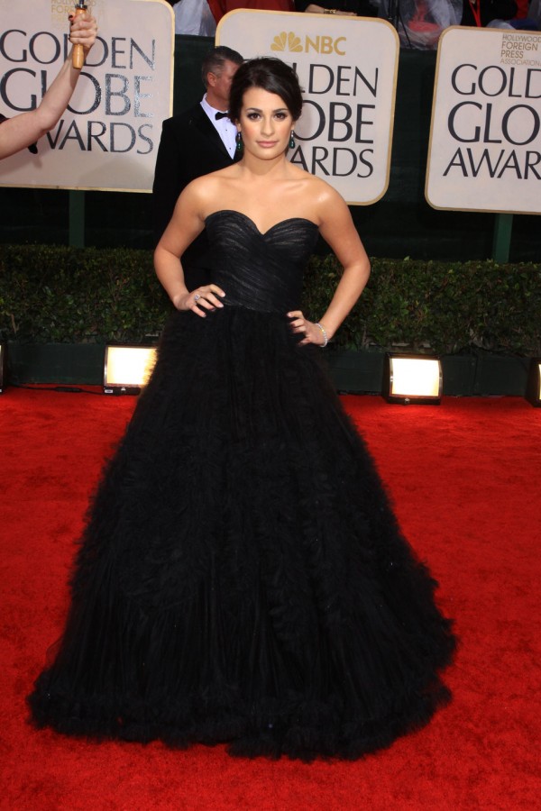Lea Michele en un vestido de Oscar De La Renta. (vía: posh24.com)