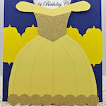 Invitaciones de quinceañera con temática de La Bella y la Bestia, con una imagen de Bella y un vestido amarillo en una tarjeta