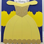 Invitaciones de quinceañera con temática de La Bella y la Bestia, con una imagen de Bella y un vestido amarillo en una tarjeta