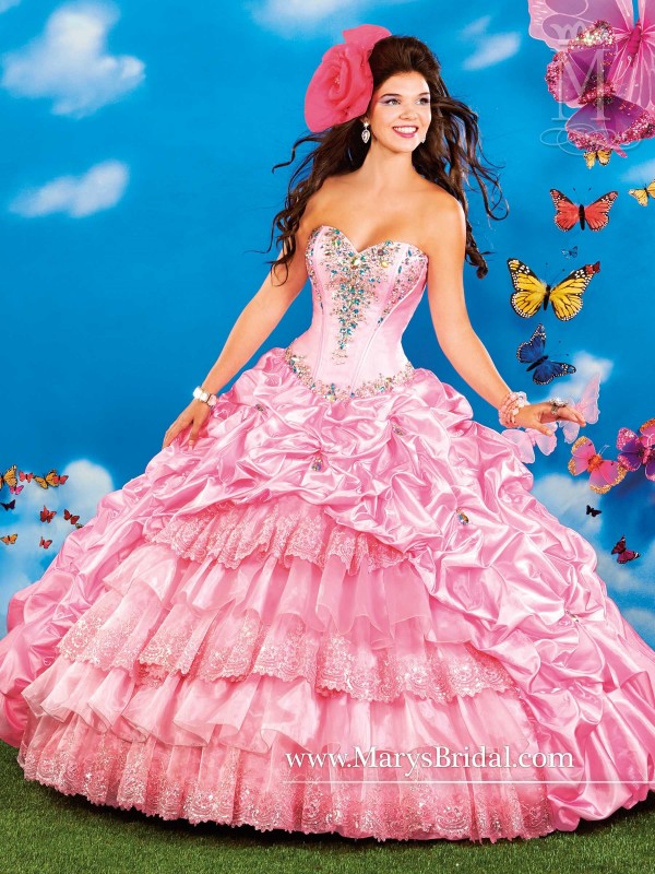 Quinceañera, a woman in a pink dress standing in a field at casino figueira