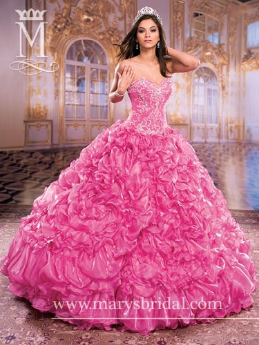 A woman in a pink Quinceanera dress posing for a picture at the Tsarskoye Selo museum