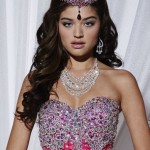 Quinceanera jewellery: a woman wearing a pink dress and a tiara