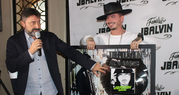j-balvin-receiving-awards