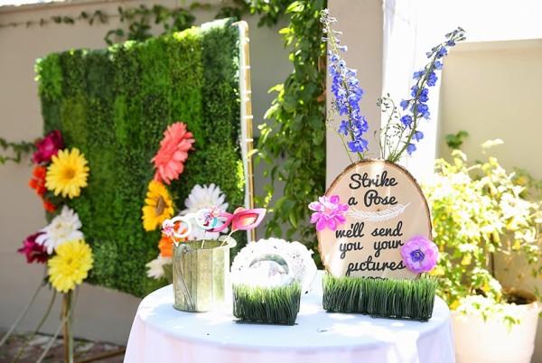 DIY-Photo-Booth-Flower-Bridal