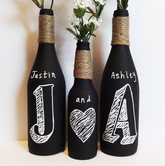 Quinceanera ideas con botellas de vidrio Wine, three painted wine bottles with flowers in them