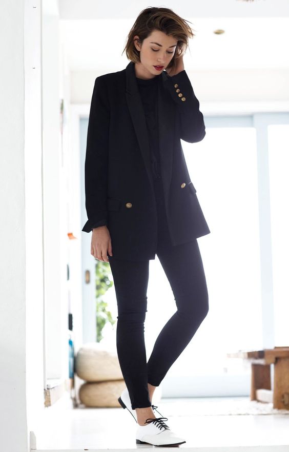 A woman in a black blazer and black leggings, showcasing a maskülen tarz Dress for Quinceanera