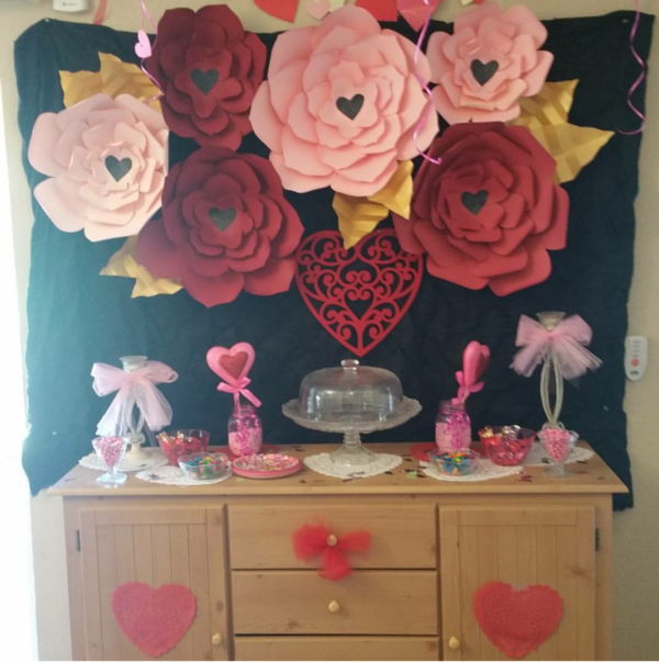 backdrop made of pink and rose paper flowers