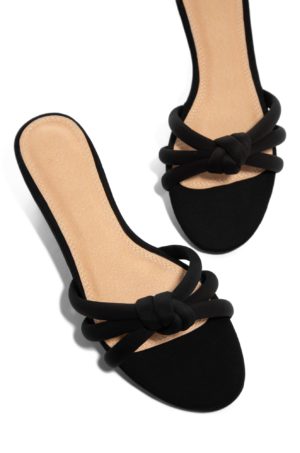 Quinceanera image featuring high-heeled footwear, a pair of black shoes with a knot on the toe