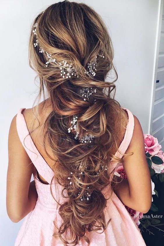 Quinceanera hair, a woman with long hair with flowers in her hair