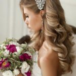 A woman in a Quinceanera dress holding a bouquet of flowers with a tokalı saç modelleri Comb
