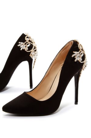 A pair of black high heels with pearls, perfect for a Quinceanera event