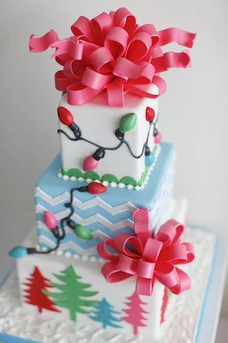 Quinceanera cake decorating, a three tiered cake decorated with Christmas lights