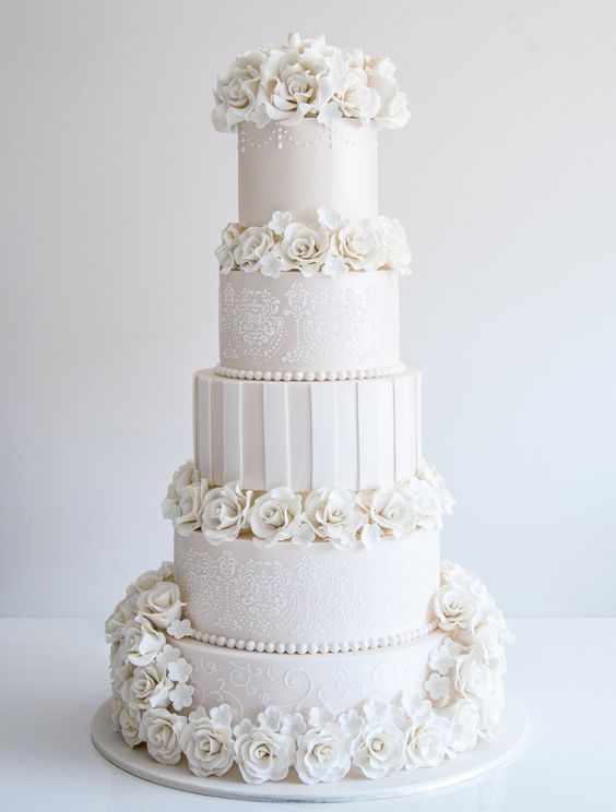 Cake, a three-tiered Quinceanera cake with white flowers