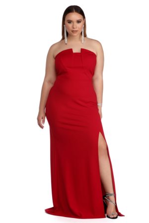 Quinceanera: A woman posing for a picture in a red gown
