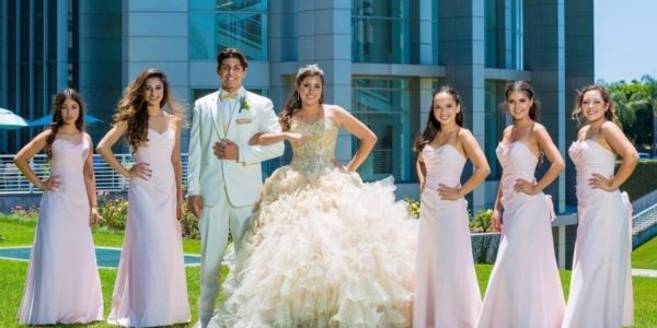 quinceanera_and_her_court-min