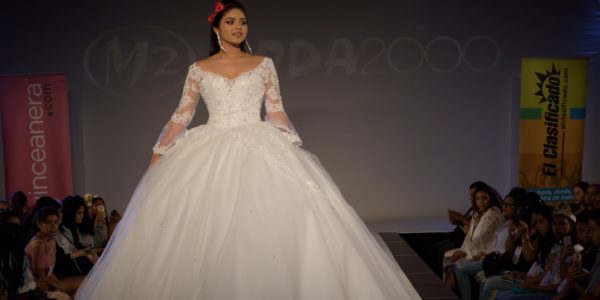 quinceanera_wearing-white_dress-min