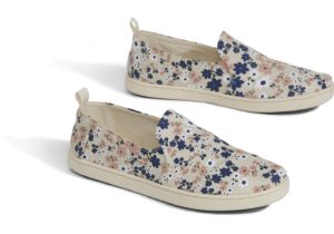 A pair of outdoor shoes with flowers on them, perfect for a Quinceanera