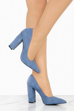 A woman's legs wearing blue high heels, Quinceanera