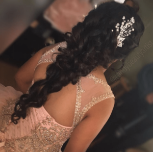 tocado_quince_hairstyle-min