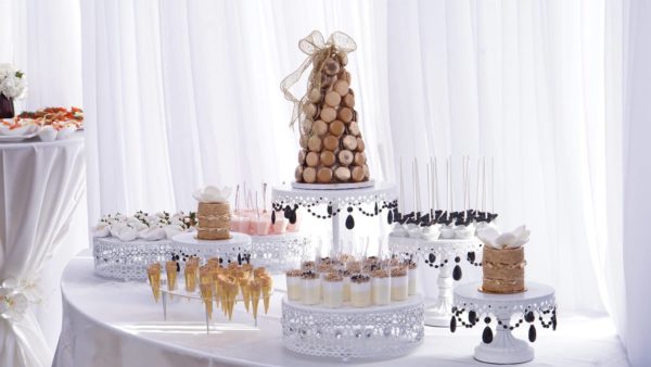dessert_table_by_roobinas_cake