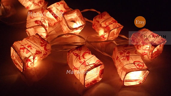 Quinceanera: Lighting, a string of paper lanterns on a table