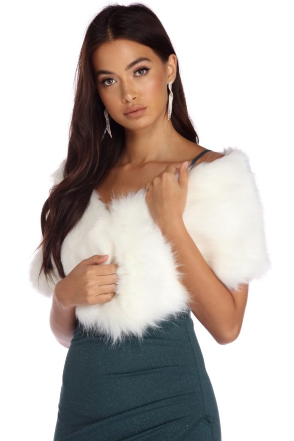 A woman wearing a white fur crop top and stole for her Quinceanera