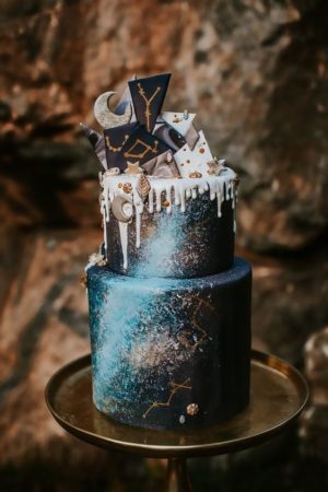 Quinceanera under the stars theme cake, a blue and black cake with stars on top