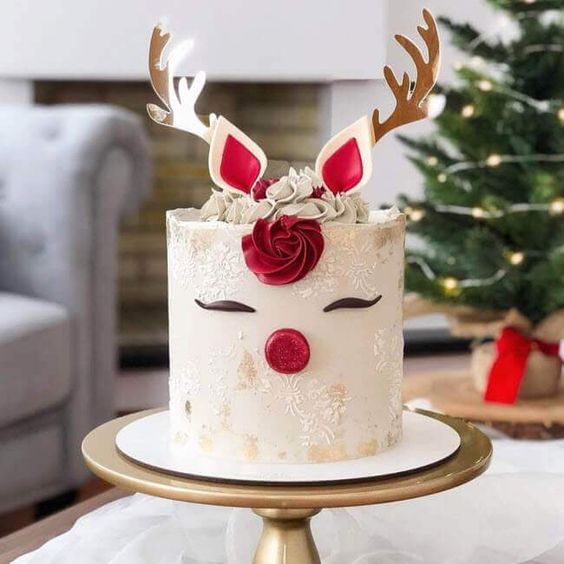 A Quinceanera themed cupcake featuring a white cake with a reindeer's head on top