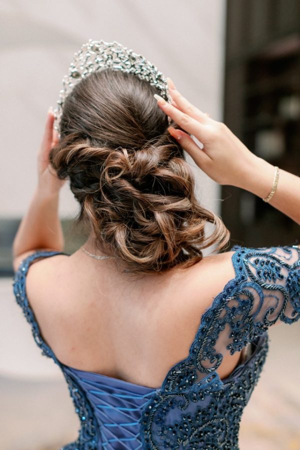 Quinceañera woman in a blue dress with a tiable on her head