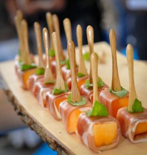 Melon skewers with ham and cheese
