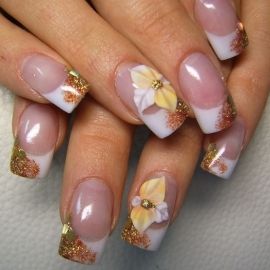 Quinceanera image: Nail designs, a woman's hands with a white and gold manicure featuring flores diseño de uñas acrilicas