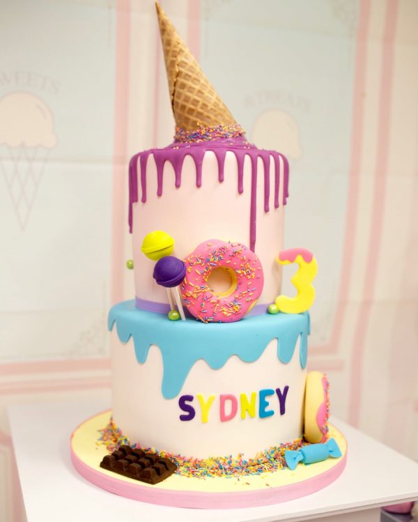 A Quinceanera sugar cake, a birthday cake with ice cream