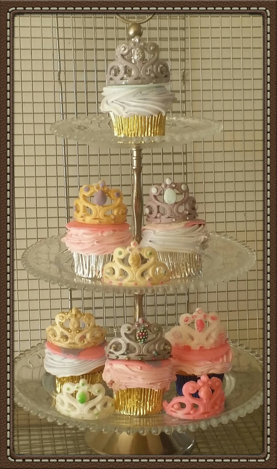 A Quinceanera themed image featuring a buttercream cake and a tower of cupcakes with a crown on top.