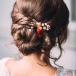 A Quinceanera comb with a woman with a flower in her hair