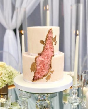 Quinceanera cake, a Quinceanera cake with a map of New Zealand on it