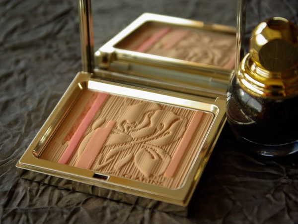makeup-1078417_1280