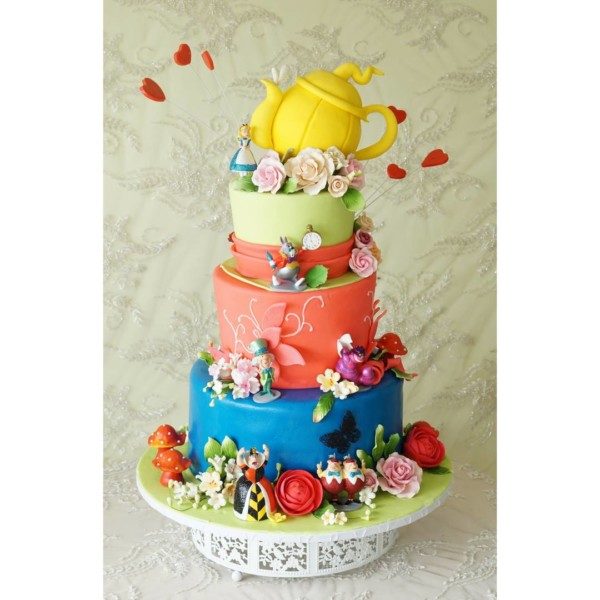 Alice-in-Wonderland-Quince-Cake