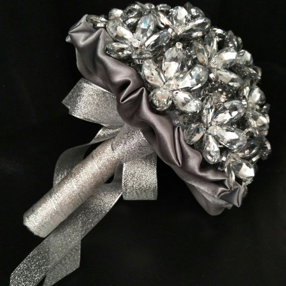 Quinceanera jewellery flower bouquet, a bridal bouquet with a bunch of diamonds on it