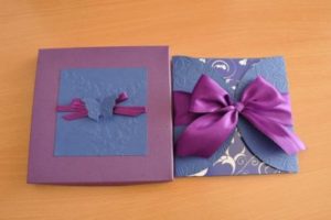 A Quinceanera-themed gift create, featuring a purple and blue card adorned with a purple bow